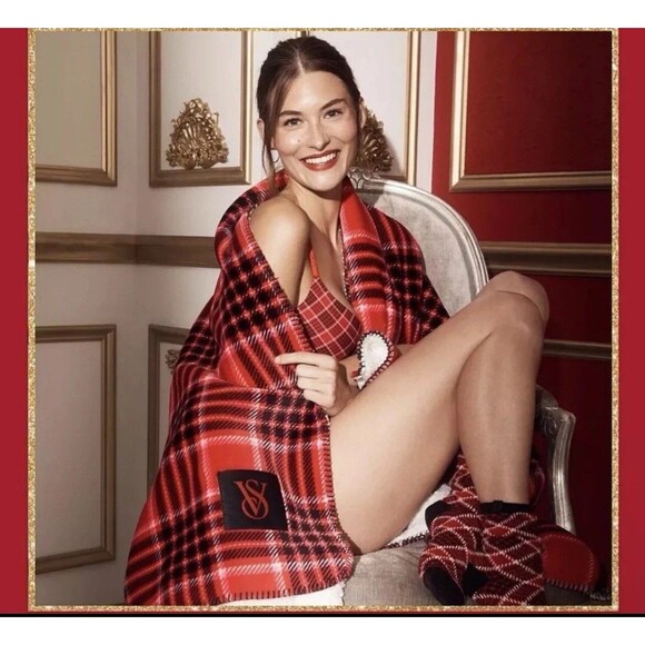 Victoria's Secret Plush Sherpa Cozy Fleece Throw Blanket Red Plaid Holiday - Picture 3 of 9